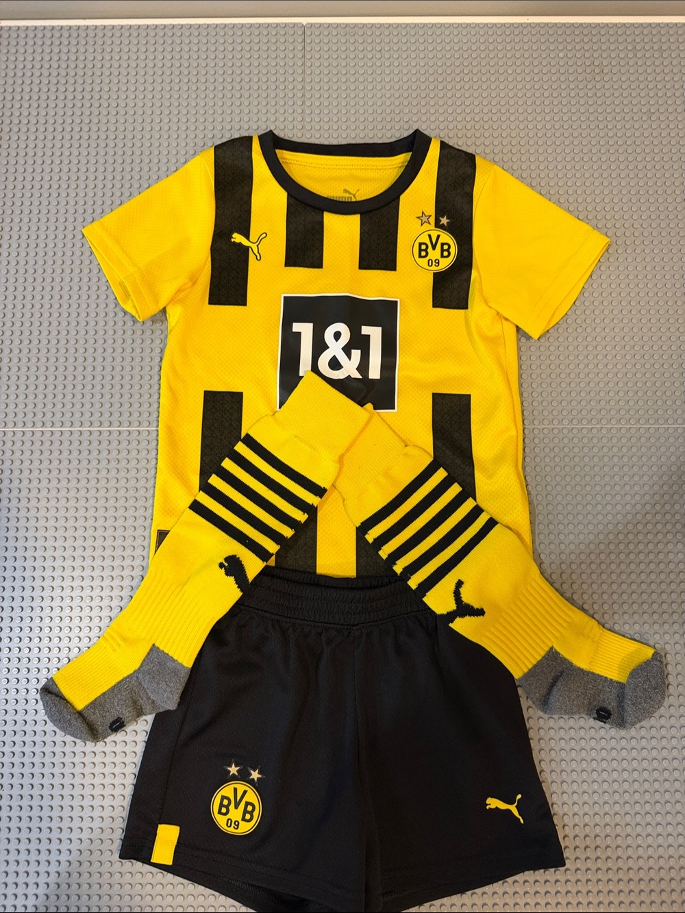 Puma Kids Yellow and Black Borussia Dortmund Soccer Kit